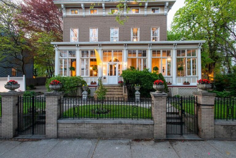 This Antiques-Filled 19th-Century Brooklyn Mansion Welcomes You Overnight With Chandeliers, Fireplaces, And A Southern-Style Breakfast