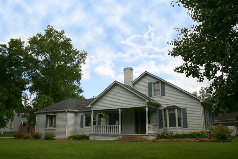 Spend The Night In A Beautiful 1890s Tennessee Mansion That’s Filled With Historic Southern Charm