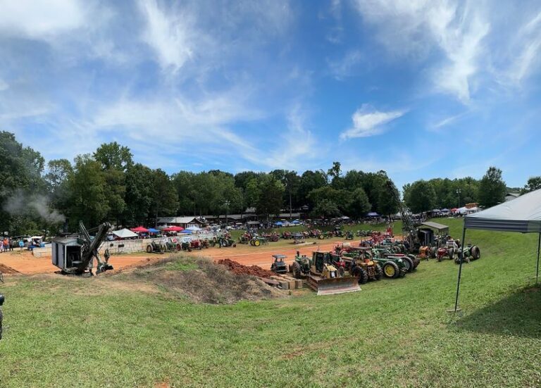 This Sprawling North Carolina Corn Maze Turns Into A Full Day Of Fall Fun Every Autumn