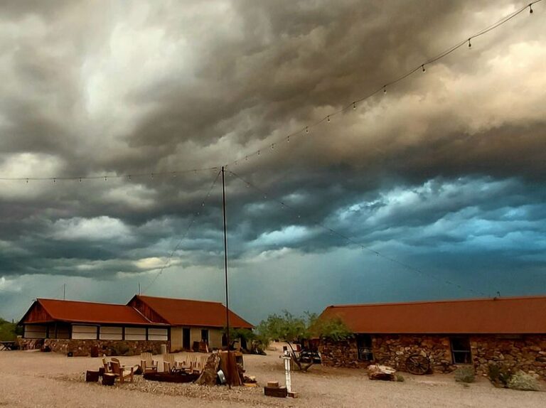 This Old Arizona Mining Town Is Now One of the Creepiest Ghost Towns You Can Actually Visit