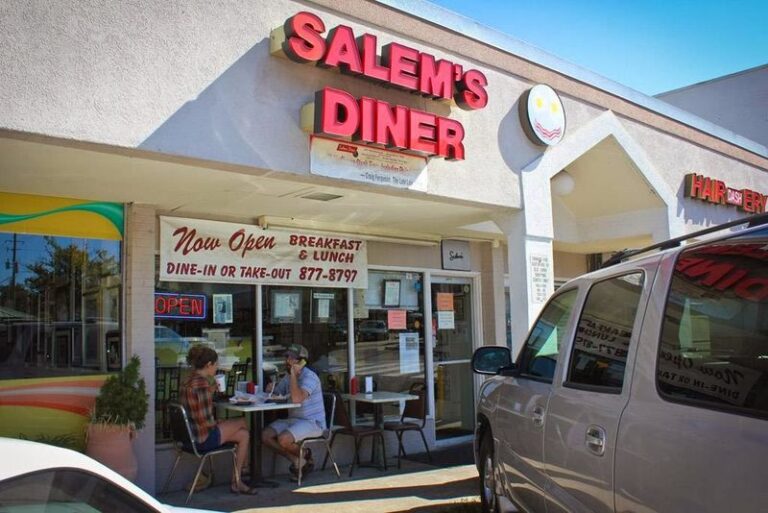 This Beloved Little Mom-and-Pop Diner In Alabama Is Worth The Drive For Breakfast Alone