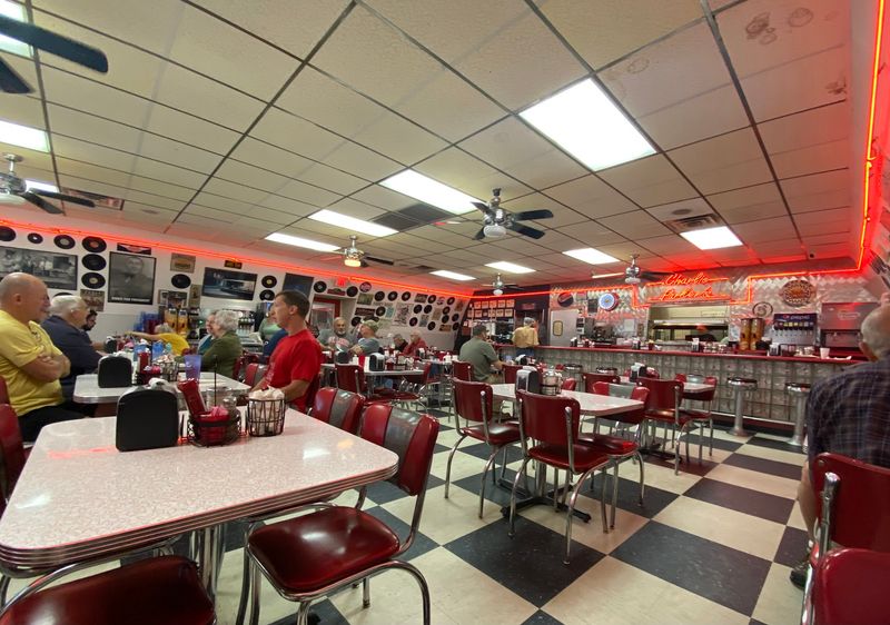 People Travel From Across Illinois For The Breakfast At This Small-Town Favorite Cafe