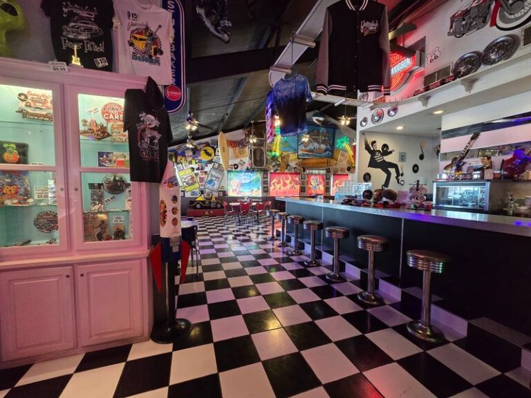 This Texas Diner Nails Its 1950s Theme With Walls Of Memorabilia, Oldies Music, And Comfort Food That Hits The Spot