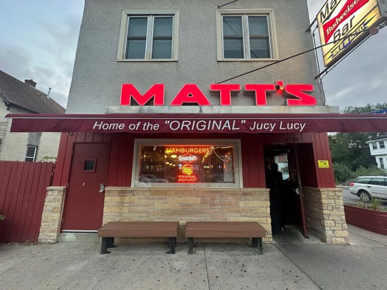 This Humble Minnesota Hole-In-The-Wall Serves The Best Juicy Lucy You May Ever Taste