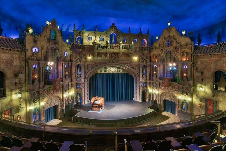 Step Inside This 1926 Movie Palace In Florida That Still Screens Films Beneath A Twinkling Ceiling