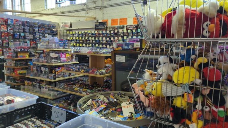 This Enormous North Carolina Flea Market Is A Treasure Hunter’s Paradise You Could Wander All Day