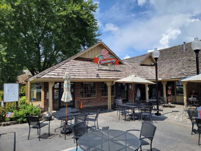 This Tennessee Ice Cream Parlor Has Served Old-Fashioned Scoops For Generations