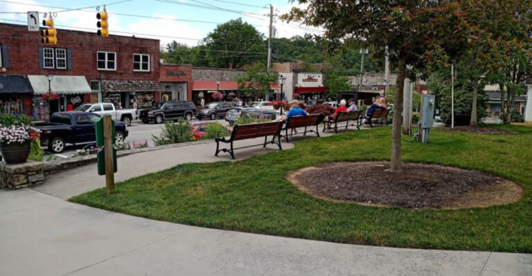 This Charming Mountain Town In North Carolina Is The Perfect Spot For A Relaxing Day Trip