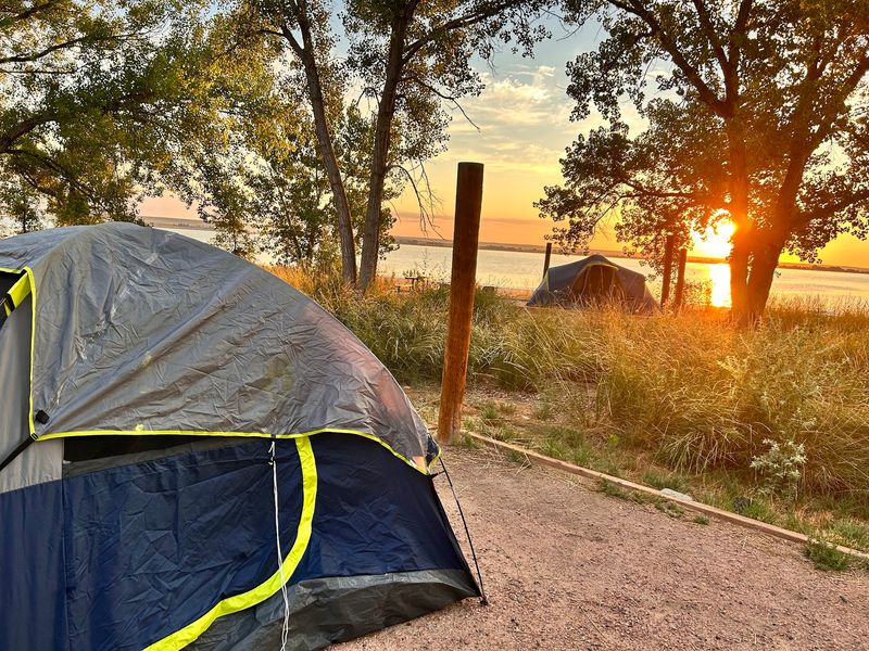 These 8 Colorado Lakeside Campgrounds Let You Wake Up To Mountain Water Right Outside Your Tent