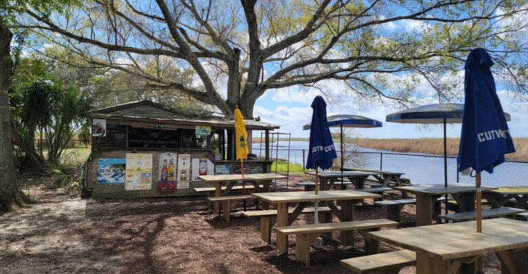 Don’t Judge This Rustic Florida Fish Camp By Its Exterior – The Seafood Keeps People Coming Back Again And Again