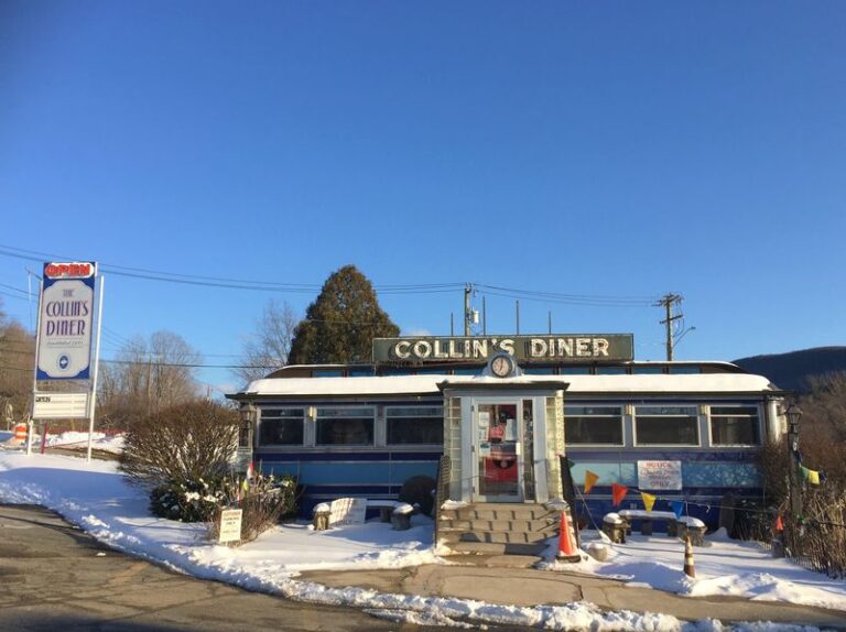 People Drive From Across Connecticut For Breakfast At This Beloved Small-Town Diner