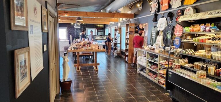 These 9 Minnesota Cheese Shops Sell The Kind Of Squeaky Curds Locals Buy By The Bag