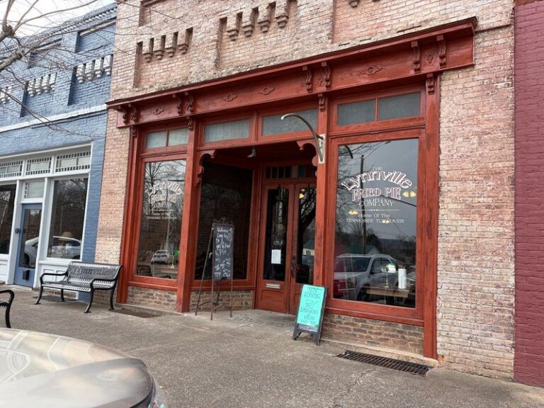 These 10 Small-Town Tennessee Bakeries Sell The Kind Of Fried Pies Locals Drive Miles For