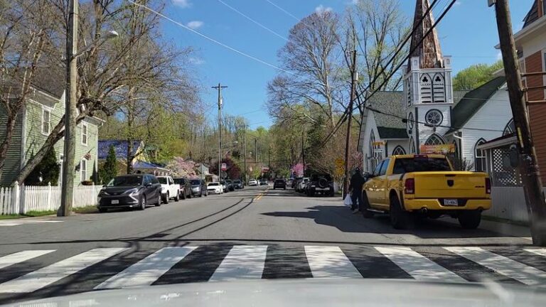 With Antique Shops And Wine Tastings, This Tiny Historic Virginia Village Is An Easy, Relaxing Day Trip