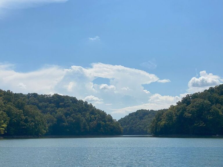 These 12 Charming Tennessee Lakeside Towns Are Perfect For Your Next Day Trip