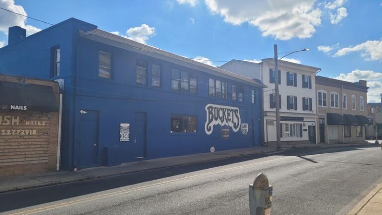 This Indiana Seafood Restaurant Serves Fish So Fresh It Tastes Like The Coast