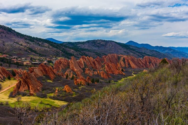 This Hidden Colorado State Park Looks Like Something Straight Out Of A Fantasy Novel