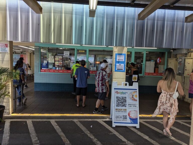 This Waikiki Diner Has Been Serving Loco Moco And Pancakes Around The Clock Since The 1950s