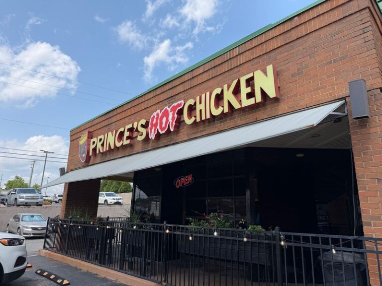 People Drive From Across Tennessee For The Hot Chicken At This Legendary Nashville Spot