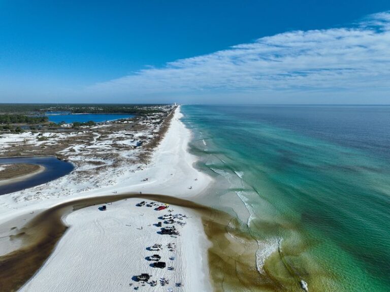 This Quiet Florida Panhandle Beach Stays Empty Even On The Busiest Summer Weekends