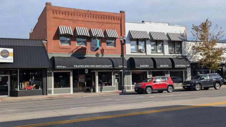 This Small-Town Minnesota Diner Has Been Serving Breakfast Since 1925, And People Still Drive In For The Caramel Rolls