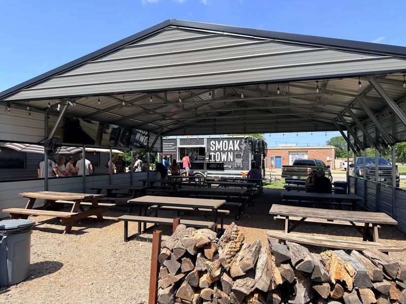 People Drive From All Over Texas For The Smoked Brisket At These 9 Small-Town BBQ Joints