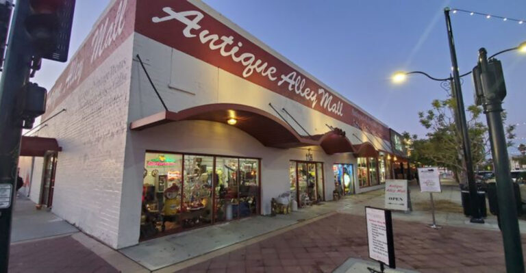 This Giant Oregon Antique Store Is A Treasure Hunter’s Paradise Packed With Vintage Finds