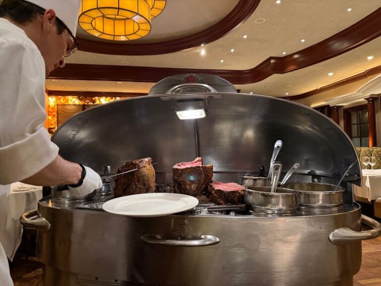 People Drive From Across California For The Prime Rib At This Classic Beverly Hills Steakhouse