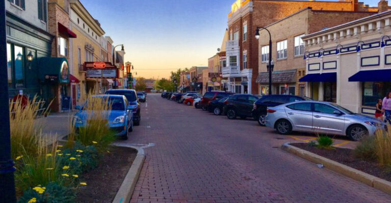This Underrated Illinois City Is The Perfect Destination For An Unforgettable Day Trip