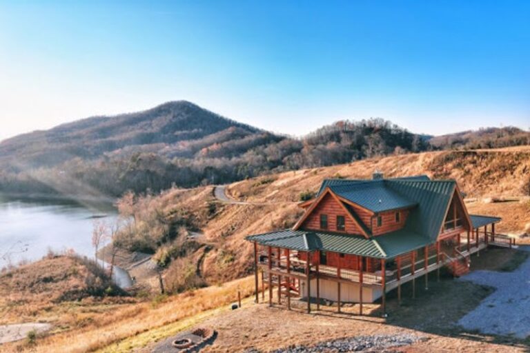 These Floating Cabins In Tennessee Let You Wake Up Surrounded By Water