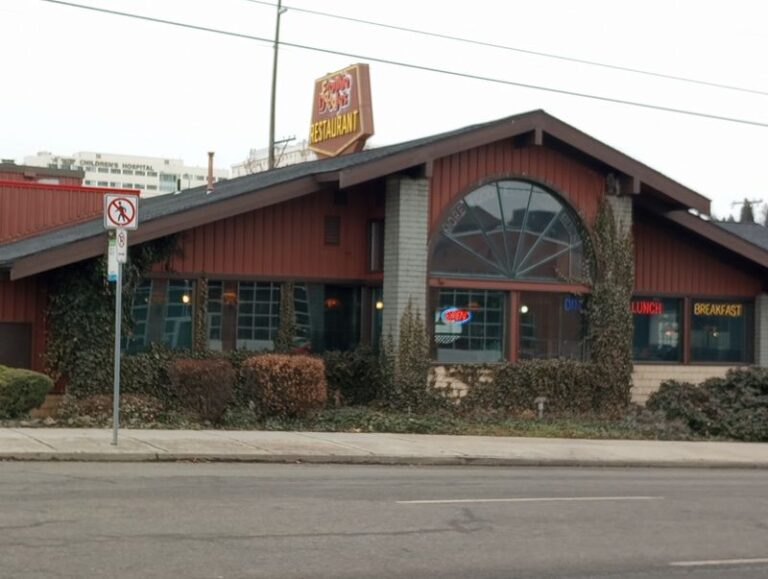 Bikers And Truckers Both Swear By The Chili Dogs At This Roadside Spokane Stand
