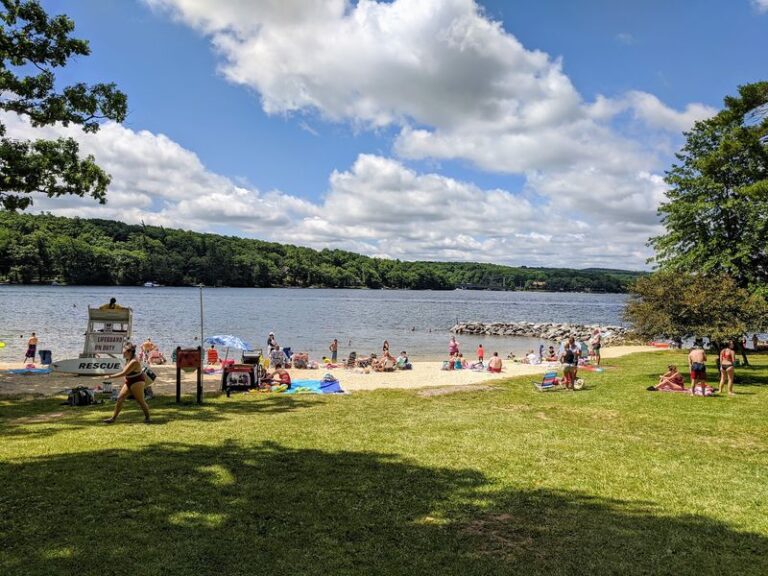 Few Maryland State Parks Offer A Lakeside Escape As Peaceful As Deep Creek Lake