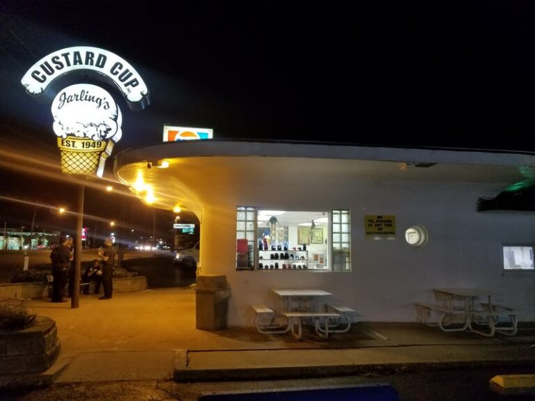 This Old-School Illinois Custard Stand Has Been Twisting Cones Since The 1950s, And The Line Still Wraps Around The Building