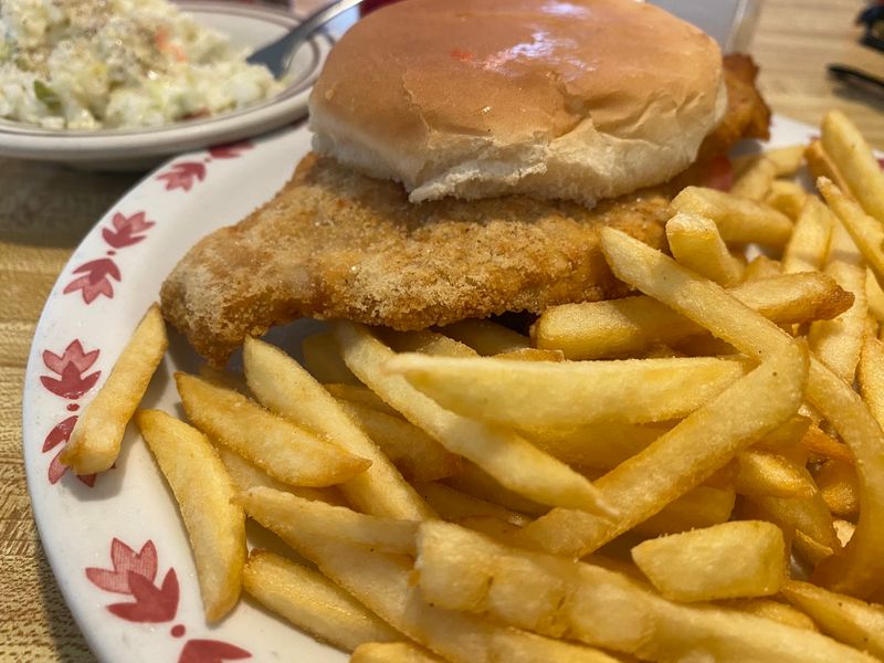 People Drive From All Over Indiana For The Pork Tenderloin Sandwiches At These 9 Small-Town Diners