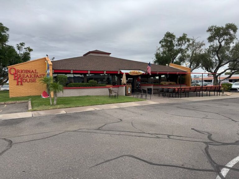 People Drive From Across Arizona For The Breakfast At This Beloved Phoenix Cafe