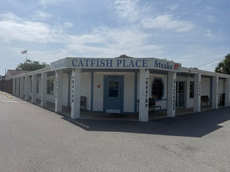 This Family-Run St. Cloud Restaurant Piles Your Plate With Florida Catfish, Gator, And Frog Legs
