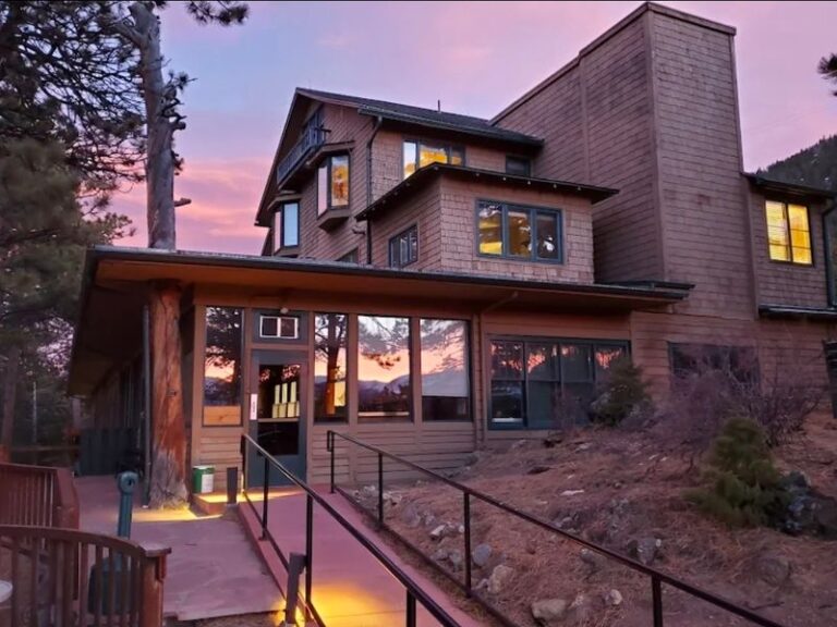 You’ll Want To Book A Night In This Colorado Lighthouse-Style Lakeside Inn
