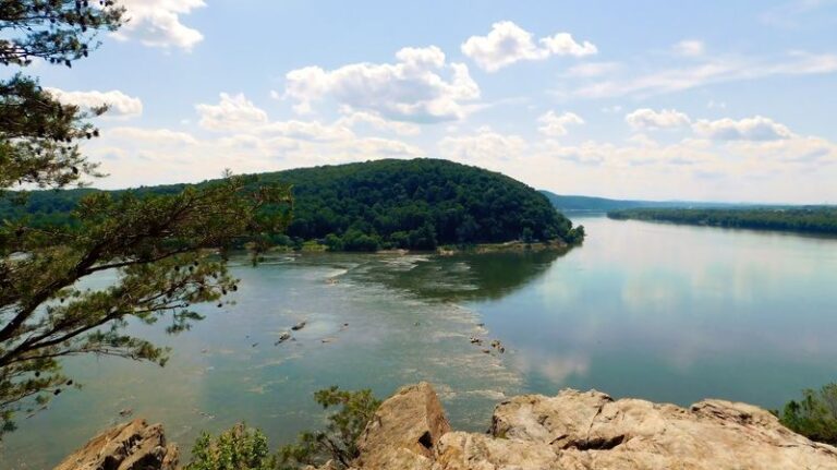 This Easy 1-Mile Pennsylvania Trail Delivers Big Overlook Views Without The Long Hike
