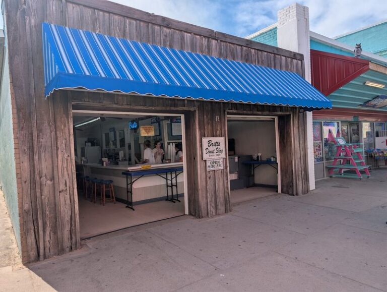 This Tiny North Carolina Bakery Has People Lining Up For Its Fresh Doughnuts Every Morning