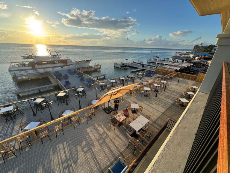 This South Padre Island Bayfront Spot Is Where Texas Food Lovers Go For Fresh Seafood And Sunset Views