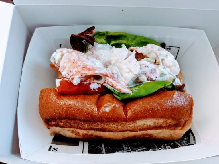 These 8 Connecticut Roadside Seafood Shacks Serve Split-Top Lobster Rolls Worth The Wait