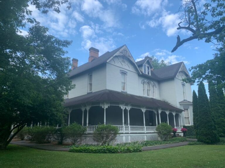 This Historic Tennessee General Store Feels Like A Memorable Step Straight Into The Past