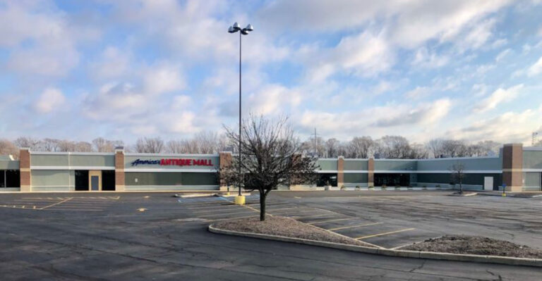 You’ll Spend Hours Getting Delightfully Lost In The Booths At This Giant Indiana Antique Mall