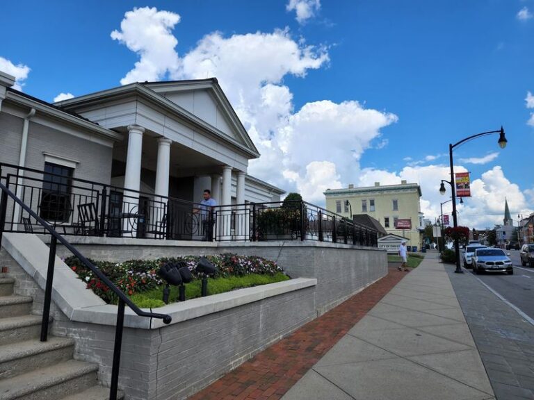 This Picturesque Kentucky Town Lets Retirees Live Comfortably On About $1,200 A Month
