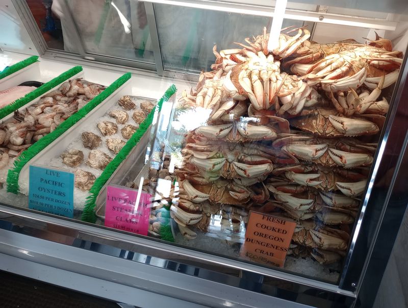 In Oregon, These 12 Restaurants Serve Dungeness Crab That’s Worth The Coastal Drive