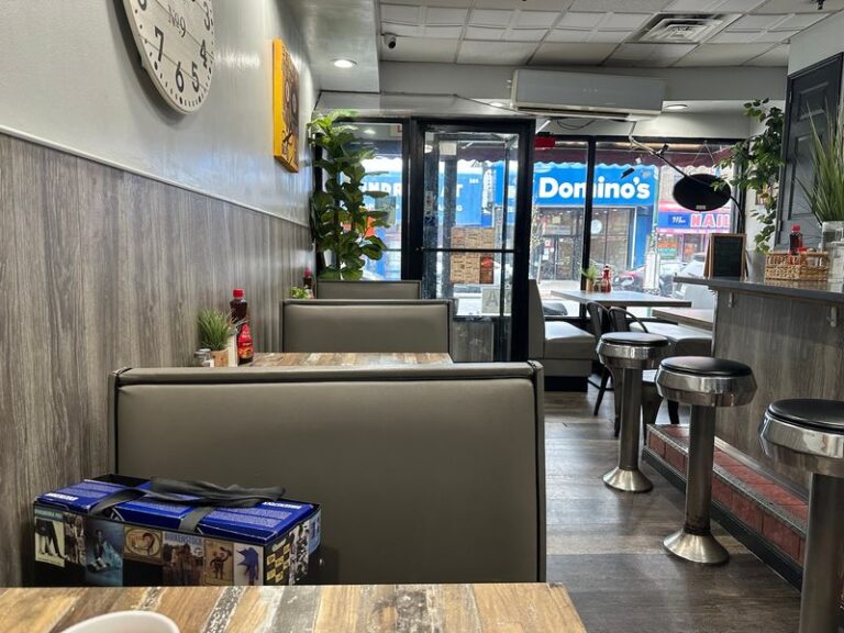 This Humble Hole In The Wall In Texas Serves The Best Chicken Fried Steak You May Ever Taste