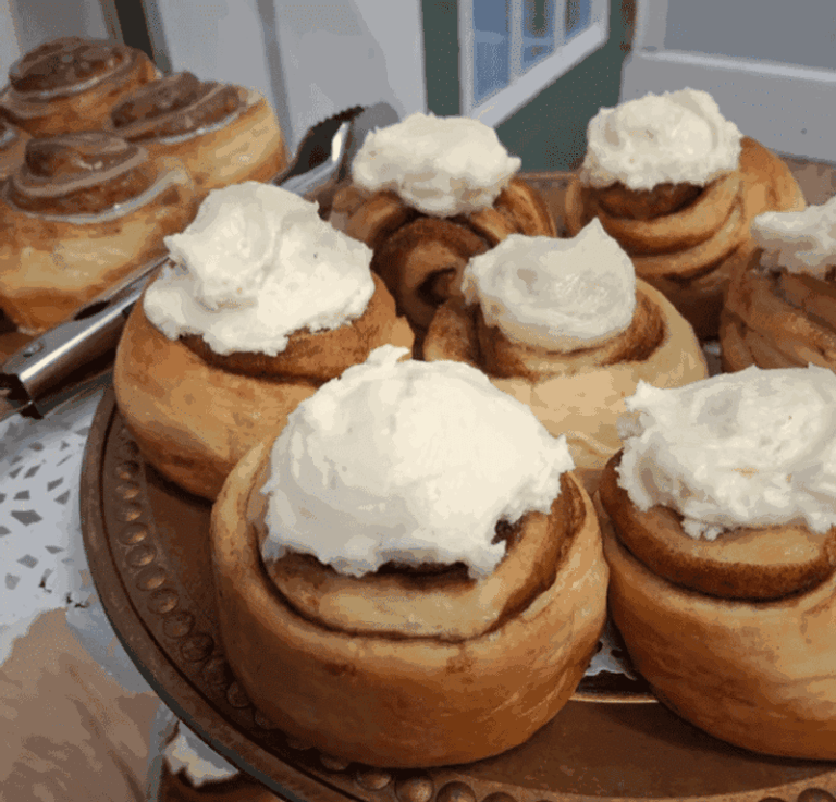 Locals Say These 8 Nevada Bakeries Make The Cinnamon Rolls Worth Setting An Alarm For