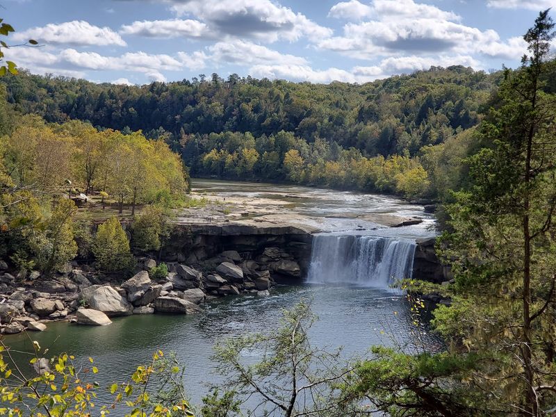This Scenic Kentucky Waterfall Hike Rewards You With Big Views And An Easy Walk Back