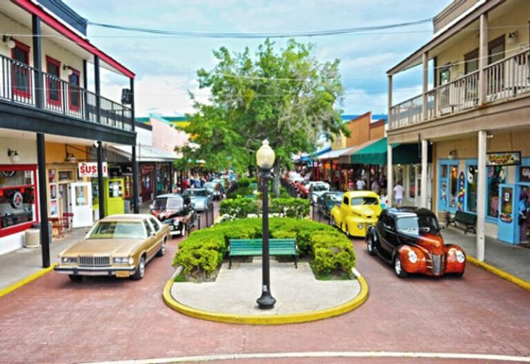 Wander These 9 Florida Small Towns Where The Main Street Still Looks Like The 1950s