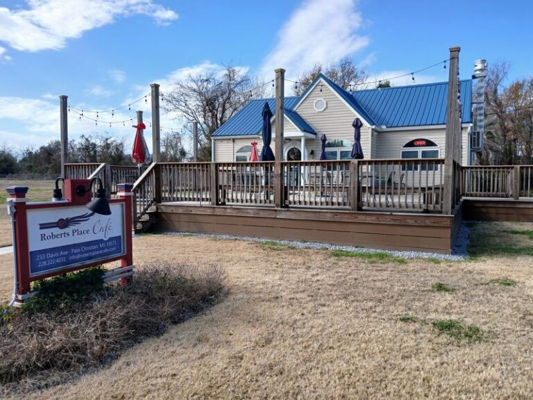 This Small-Town Mississippi Cafe Serves Shrimp And Grits Worth Seeking Out On The Coast